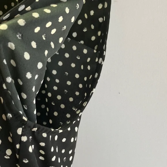 Polka Dot Sleeveless Blouse - Black and White - Picture 3 of 7